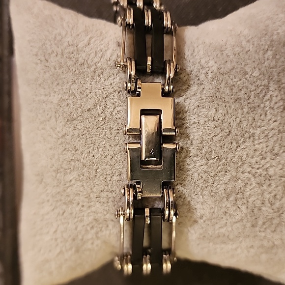 Stainless Steel & Black Rubber Unisex Bracelet - Picture 3 of 8